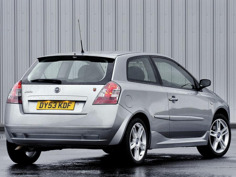  Fiat Stilo Abarth 3-Door 2001 года  (UK) (фото 9 из 12)
